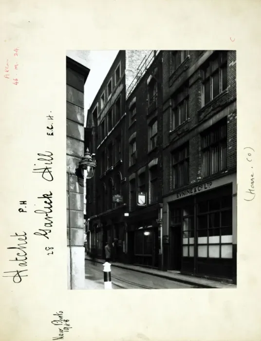 Framed Print : Photograph of Hatchet PH, City, London Framed Print : Photograph of Hatchet PH, City, London