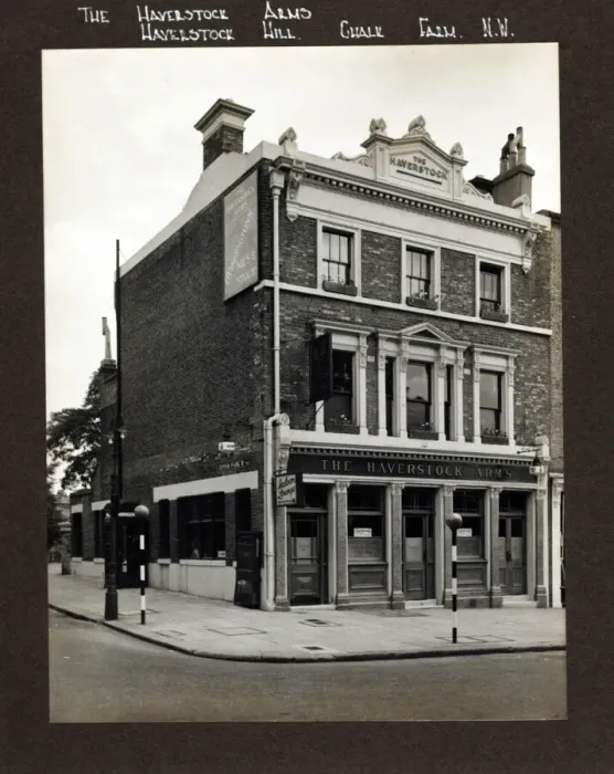 Framed Print : Photograph of Haverstock Arms, Chalk Farm, London Framed Print : Photograph of Haverstock Arms, Chalk Farm, London