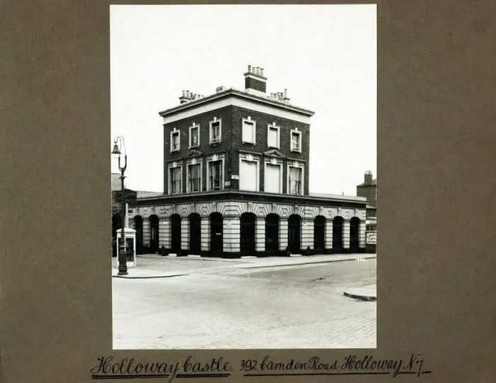 Framed Print : Photograph of Holloway Castle PH, Holloway, London Framed Print : Photograph of Holloway Castle PH, Holloway, London