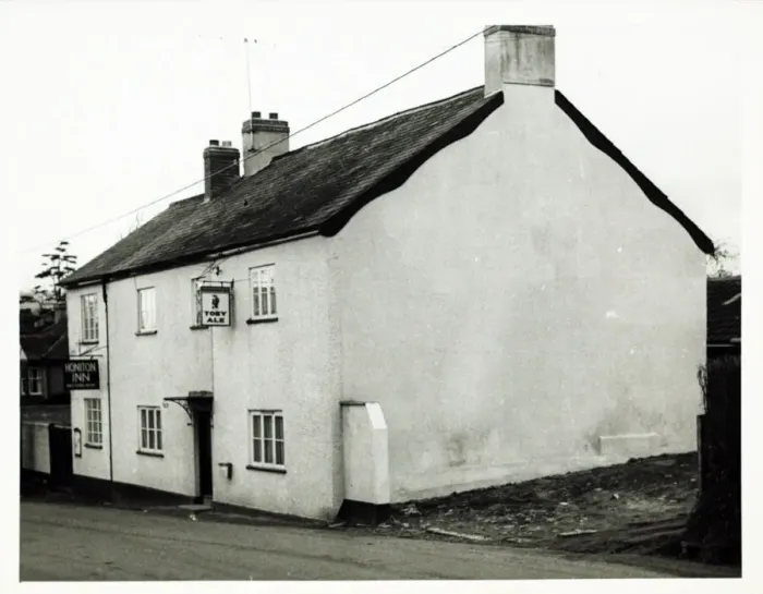 Framed Print : Photograph of Honiton Inn, Honiton, Devon Framed Print : Photograph of Honiton Inn, Honiton, Devon