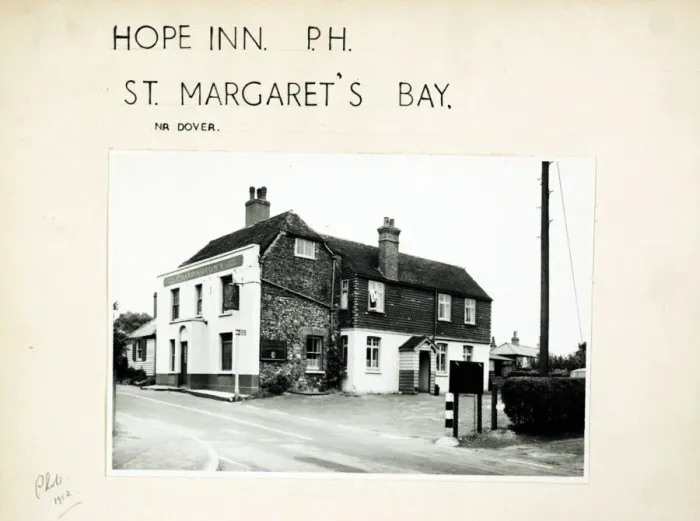 Framed Print : Photograph of Hope Inn, St Margarets Bay, Kent Framed Print : Photograph of Hope Inn, St Margarets Bay, Kent