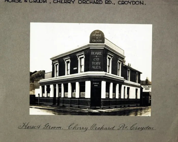 Framed Print : Photograph of Horse & Groom PH, Croydon, Surrey Framed Print : Photograph of Horse & Groom PH, Croydon, Surrey