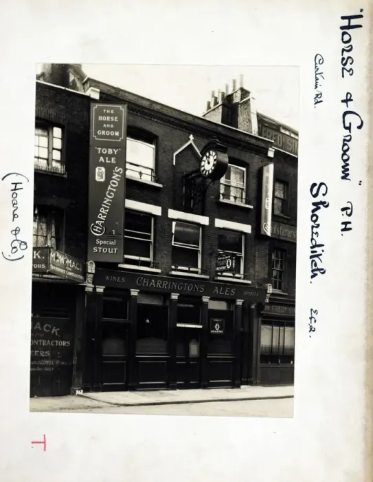 Framed Print : Photograph of Horse & Groom PH, Shoreditch, London Framed Print : Photograph of Horse & Groom PH, Shoreditch, London