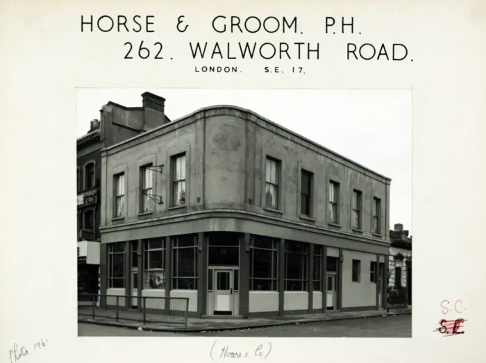 Framed Print : Photograph of Horse & Groom PH, Walworth, London Framed Print : Photograph of Horse & Groom PH, Walworth, London