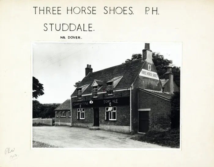 Framed Print : Photograph of Three Horse Shoes PH, Studdal, Kent Framed Print : Photograph of Three Horse Shoes PH, Studdal, Kent