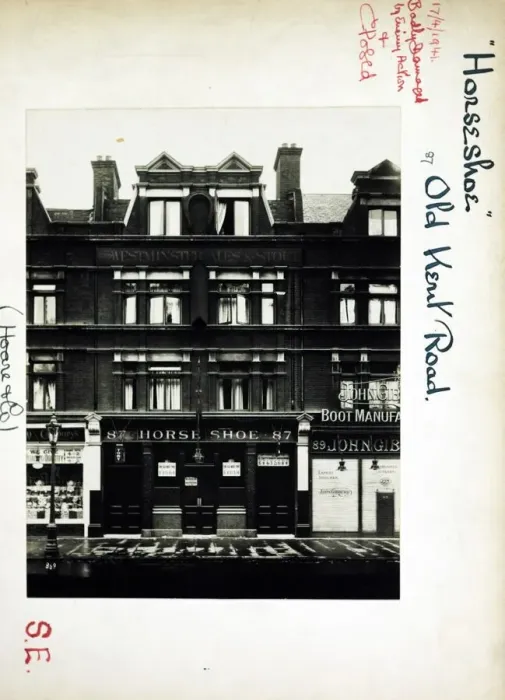 Framed Print : Photograph of Horseshoe PH, Old Kent Road, London Framed Print : Photograph of Horseshoe PH, Old Kent Road, London