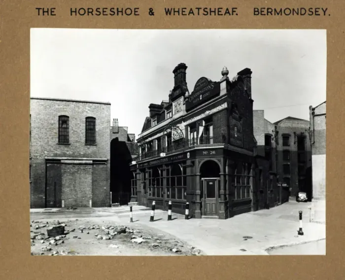 Framed Print : Photograph of Horseshoe & Wheatsheaf PH, Bermondsey, London Framed Print : Photograph of Horseshoe & Wheatsheaf PH, Bermondsey, London