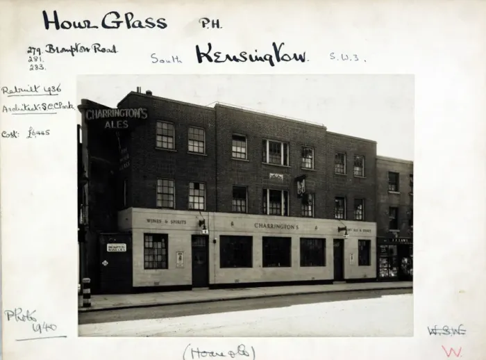 Framed Print : Photograph of Hour Glass PH, Kensington, London Framed Print : Photograph of Hour Glass PH, Kensington, London