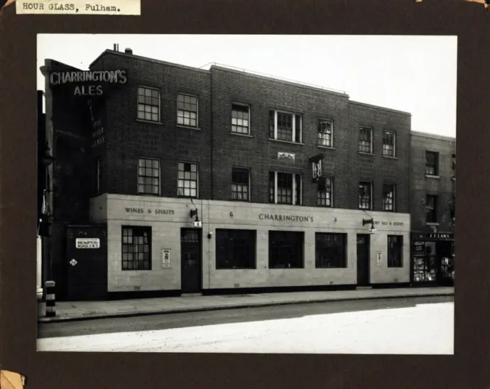 Framed Print : Photograph of Hour Glass PH, Kensington, London Framed Print : Photograph of Hour Glass PH, Kensington, London