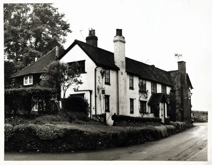 Framed Print : Photograph of Well House Inn, Coulsdon, Surrey Framed Print : Photograph of Well House Inn, Coulsdon, Surrey