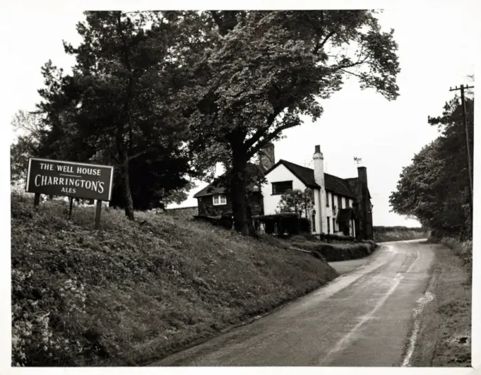 Framed Print : Photograph of Well House Inn, Coulsdon, Surrey Framed Print : Photograph of Well House Inn, Coulsdon, Surrey