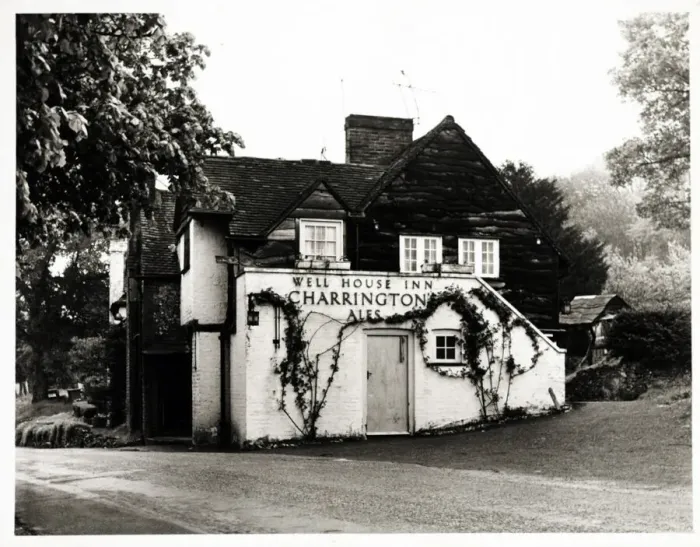 Framed Print : Photograph of Well House Inn, Coulsdon, Surrey Framed Print : Photograph of Well House Inn, Coulsdon, Surrey