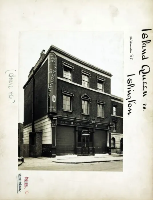 Framed Print : Photograph of Island Queen PH, Islington, London Framed Print : Photograph of Island Queen PH, Islington, London