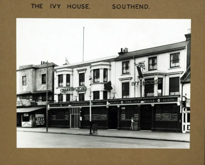 Framed Print : Photograph of Ivy House PH, Southend, Essex Framed Print : Photograph of Ivy House PH, Southend, Essex