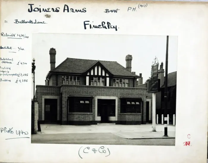 Framed Print : Photograph of Joiners Arms, Finchley, London Framed Print : Photograph of Joiners Arms, Finchley, London