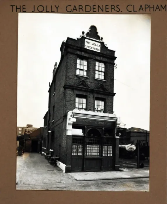 Framed Print : Photograph of Jolly Gardeners PH, Clapham, London Framed Print : Photograph of Jolly Gardeners PH, Clapham, London