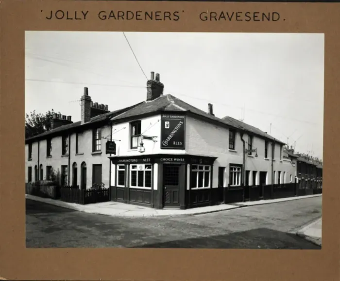 Framed Print : Photograph of Jolly Gardeners PH, Northfleet, Kent Framed Print : Photograph of Jolly Gardeners PH, Northfleet, Kent