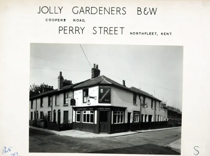 Framed Print : Photograph of Jolly Gardeners PH, Northfleet, Kent Framed Print : Photograph of Jolly Gardeners PH, Northfleet, Kent