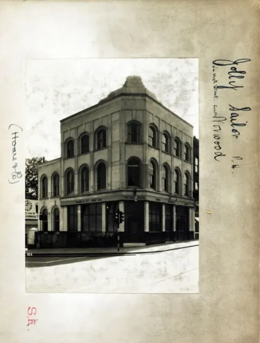 Framed Print : Photograph of Jolly Sailor PH, Norwood, London Framed Print : Photograph of Jolly Sailor PH, Norwood, London