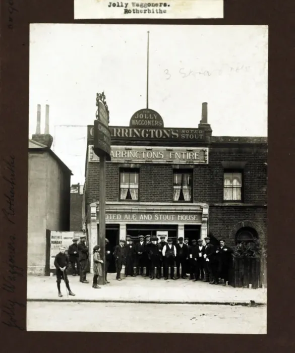 Framed Print : Photograph of Jolly Waggoners PH, Rotherhithe (Old), London Framed Print : Photograph of Jolly Waggoners PH, Rotherhithe (Old), London