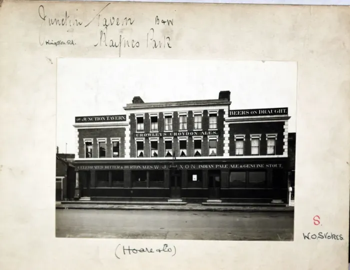 Framed Print : Photograph of Junction Tavern, Raynes Park, London Framed Print : Photograph of Junction Tavern, Raynes Park, London