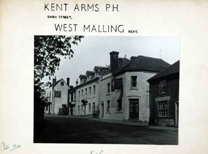 Framed Print : Photograph of Kent Arms, West Malling, Kent Framed Print : Photograph of Kent Arms, West Malling, Kent