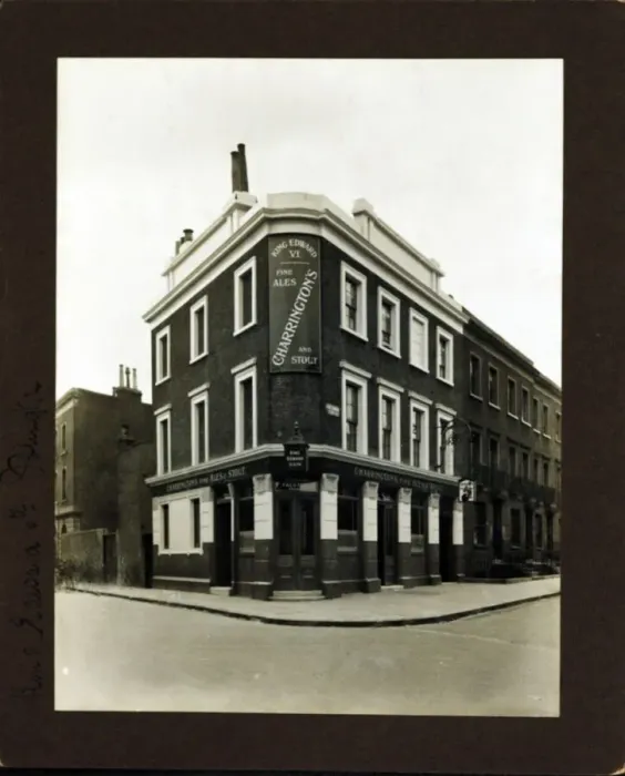 Framed Print : Photograph of King Edward VI PH, Islington, London Framed Print : Photograph of King Edward VI PH, Islington, London