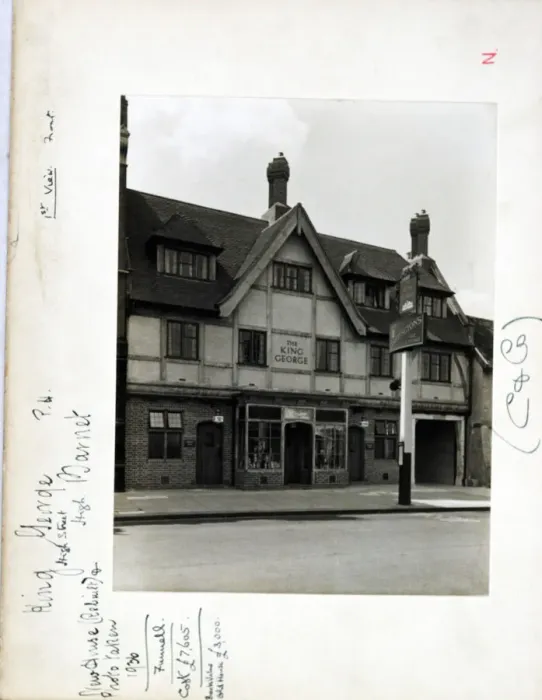 Framed Print : Photograph of King George PH, Barnet, Greater London Framed Print : Photograph of King George PH, Barnet, Greater London