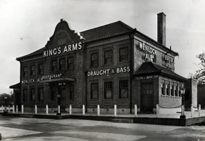 Framed Print : Photograph of Kings Arms, Barnet, Greater London Framed Print : Photograph of Kings Arms, Barnet, Greater London