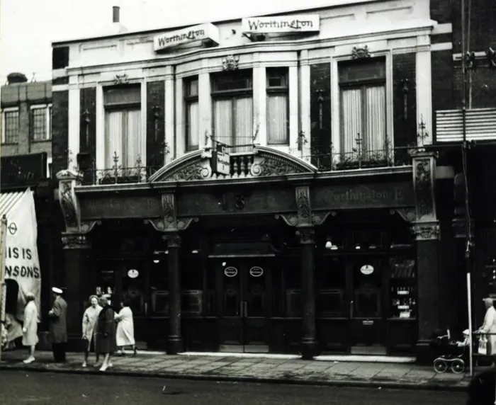 Framed Print : Photograph of Kings Arms, Hackney, London Framed Print : Photograph of Kings Arms, Hackney, London