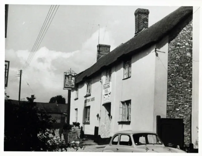 Framed Print : Photograph of Kings Arms, Honiton, Devon Framed Print : Photograph of Kings Arms, Honiton, Devon
