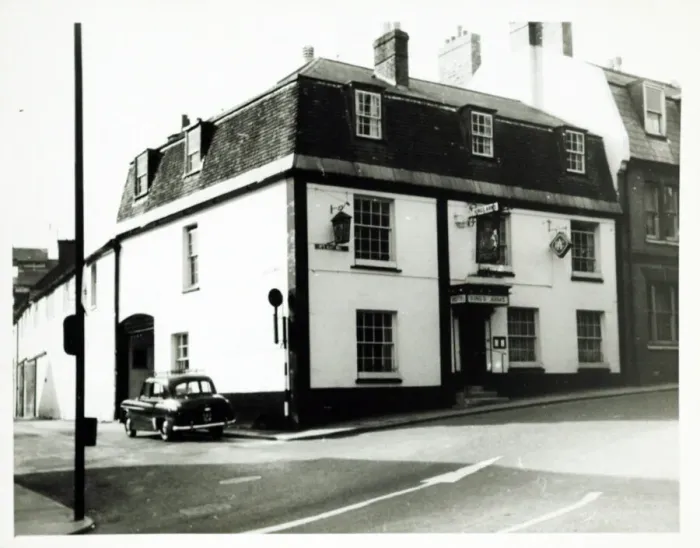 Framed Print : Photograph of Kings Arms Hotel, Blandford, Dorset
