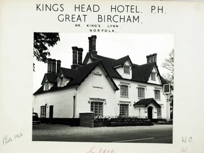 Framed Print : Photograph of Kings Head Hotel, Great Bircham, Norfolk Framed Print : Photograph of Kings Head Hotel, Great Bircham, Norfolk