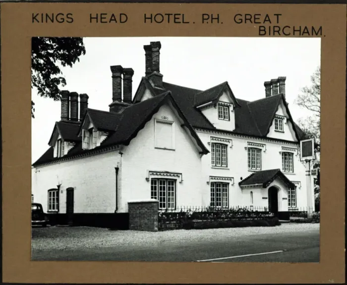 Framed Print : Photograph of Kings Head Hotel, Great Bircham, Norfolk Framed Print : Photograph of Kings Head Hotel, Great Bircham, Norfolk