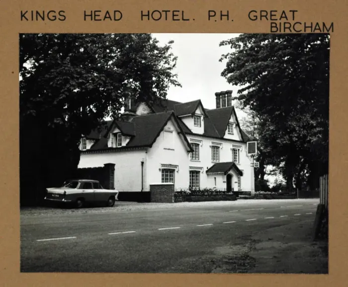 Framed Print : Photograph of Kings Head Hotel, Great Bircham, Norfolk Framed Print : Photograph of Kings Head Hotel, Great Bircham, Norfolk