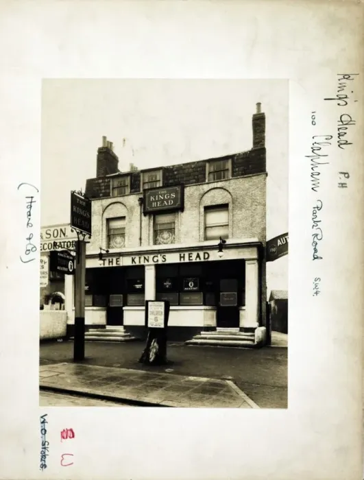 Framed Print : Photograph of Kings Head PH, Clapham, London Framed Print : Photograph of Kings Head PH, Clapham, London