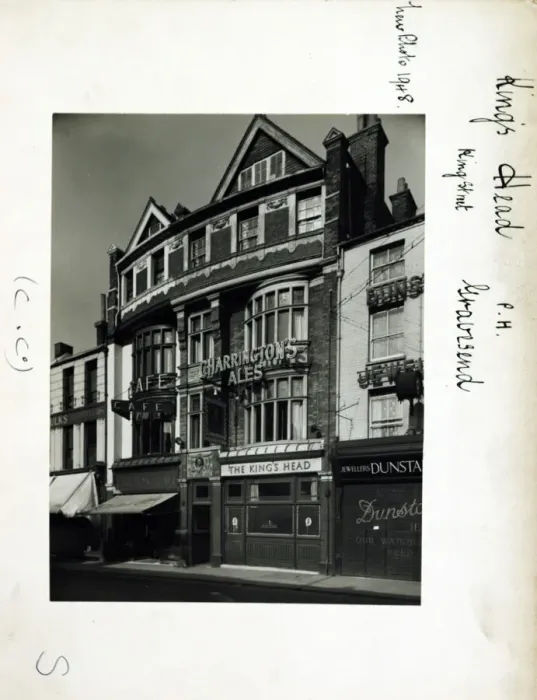 Framed Print : Photograph of Kings Head PH, Gravesend, Kent Framed Print : Photograph of Kings Head PH, Gravesend, Kent