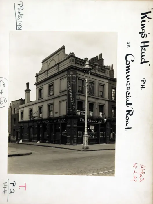 Framed Print : Photograph of Kings Head PH, Stepney, London Framed Print : Photograph of Kings Head PH, Stepney, London