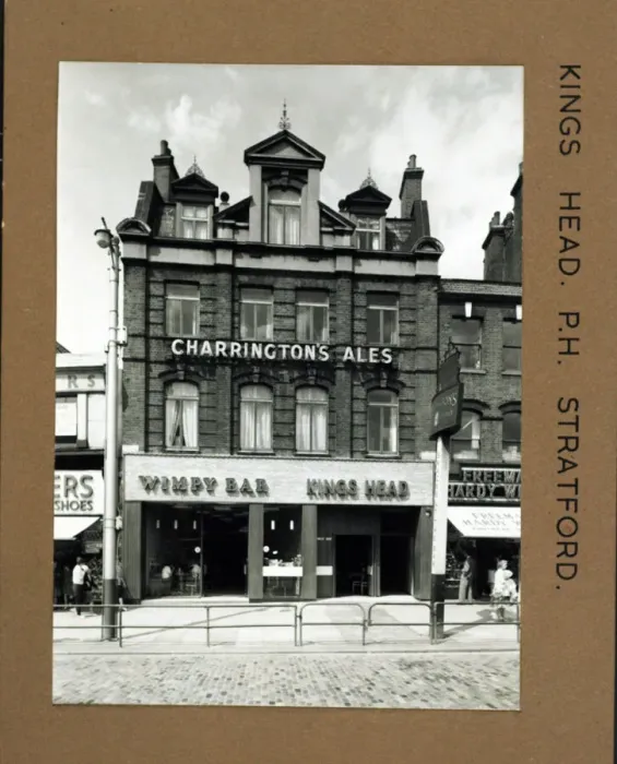 Framed Print : Photograph of Kings Head PH, Stratford, London Framed Print : Photograph of Kings Head PH, Stratford, London