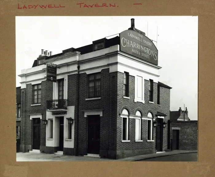 Framed Print : Photograph of Ladywell Tavern, Lewisham, London Framed Print : Photograph of Ladywell Tavern, Lewisham, London
