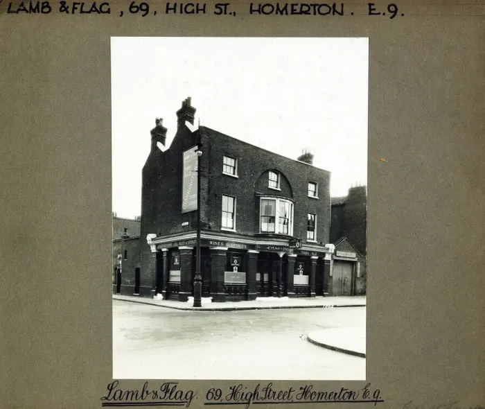 Framed Print : Photograph of Lamb & Flag PH, Homerton, London Framed Print : Photograph of Lamb & Flag PH, Homerton, London