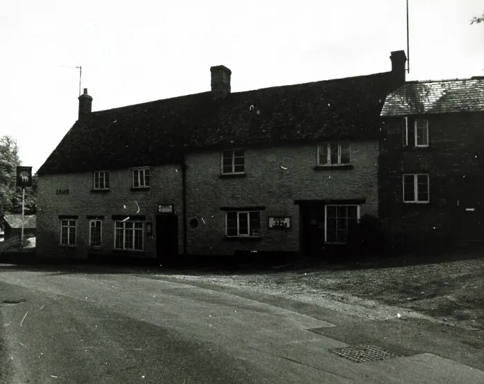 Framed Print : Photograph of Lamb Inn, Crawley, Oxfordshire Framed Print : Photograph of Lamb Inn, Crawley, Oxfordshire