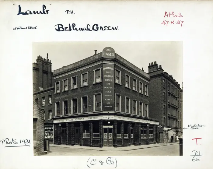 Framed Print : Photograph of Lamb PH, Bethnal Green, London