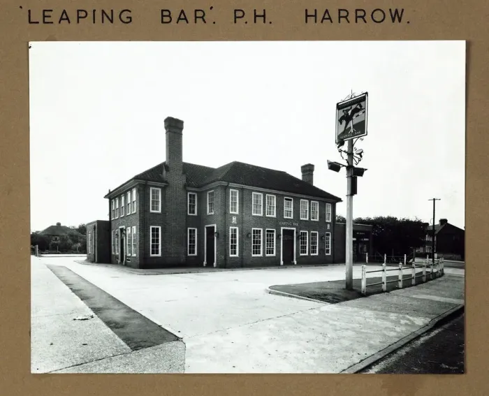 Framed Print : Photograph of Leaping Bar PH, Harrow Weald, Greater London Framed Print : Photograph of Leaping Bar PH, Harrow Weald, Greater London