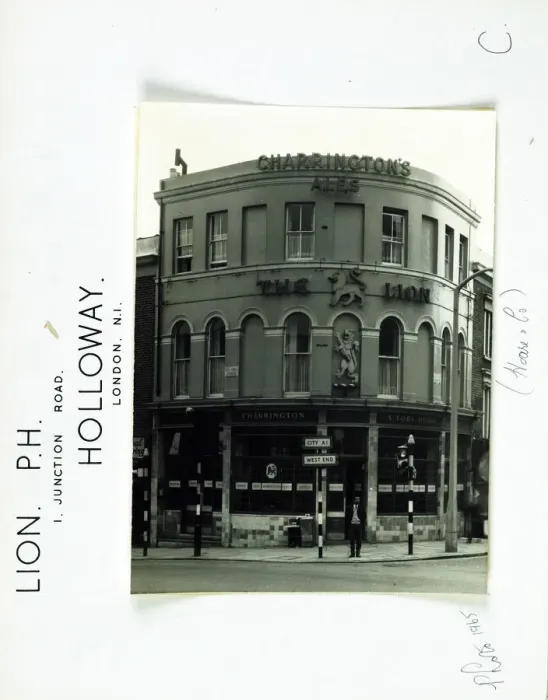 Framed Print : Photograph of Lion PH, Holloway, London Framed Print : Photograph of Lion PH, Holloway, London