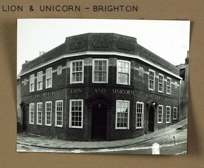 Framed Print : Photograph of Lion & Unicorn PH, Brighton, Sussex Framed Print : Photograph of Lion & Unicorn PH, Brighton, Sussex
