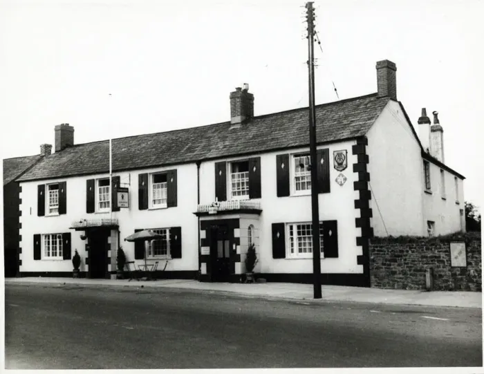 Framed Print : Photograph of London Inn, Bude, Devon Framed Print : Photograph of London Inn, Bude, Devon