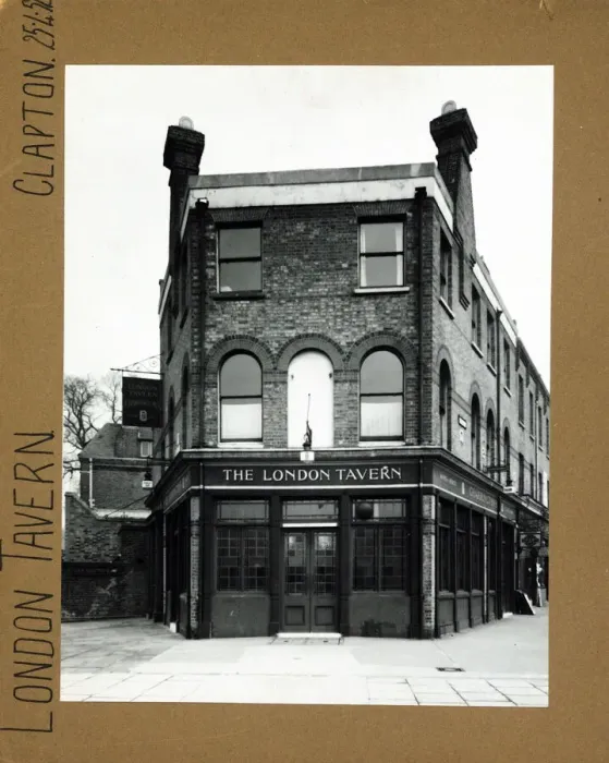 Framed Print : Photograph of London Tavern, Clapton, London Framed Print : Photograph of London Tavern, Clapton, London