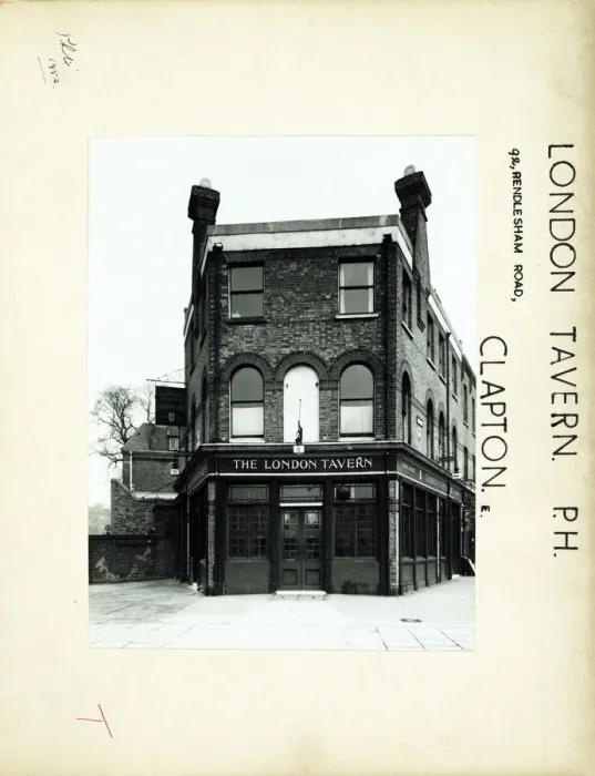 Framed Print : Photograph of London Tavern, Clapton, London Framed Print : Photograph of London Tavern, Clapton, London
