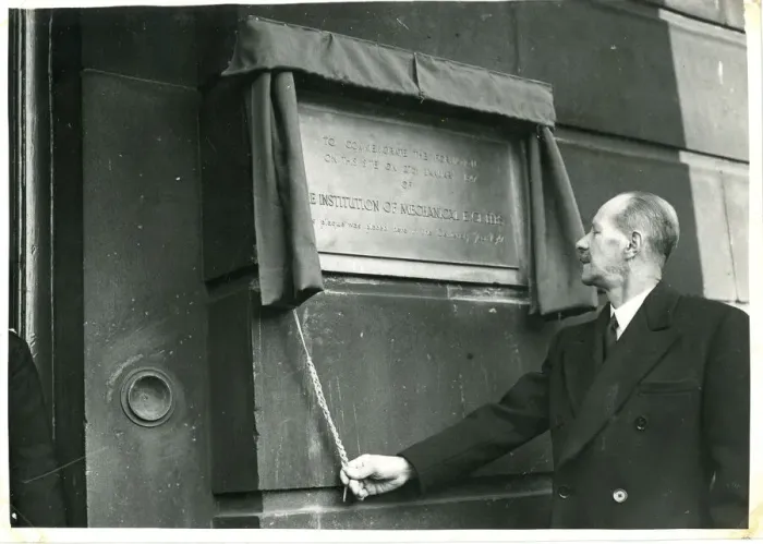 Framed Print : Photograph of Lord Dudley Gordon unveiling a plaque Framed Print : Photograph of Lord Dudley Gordon unveiling a plaque